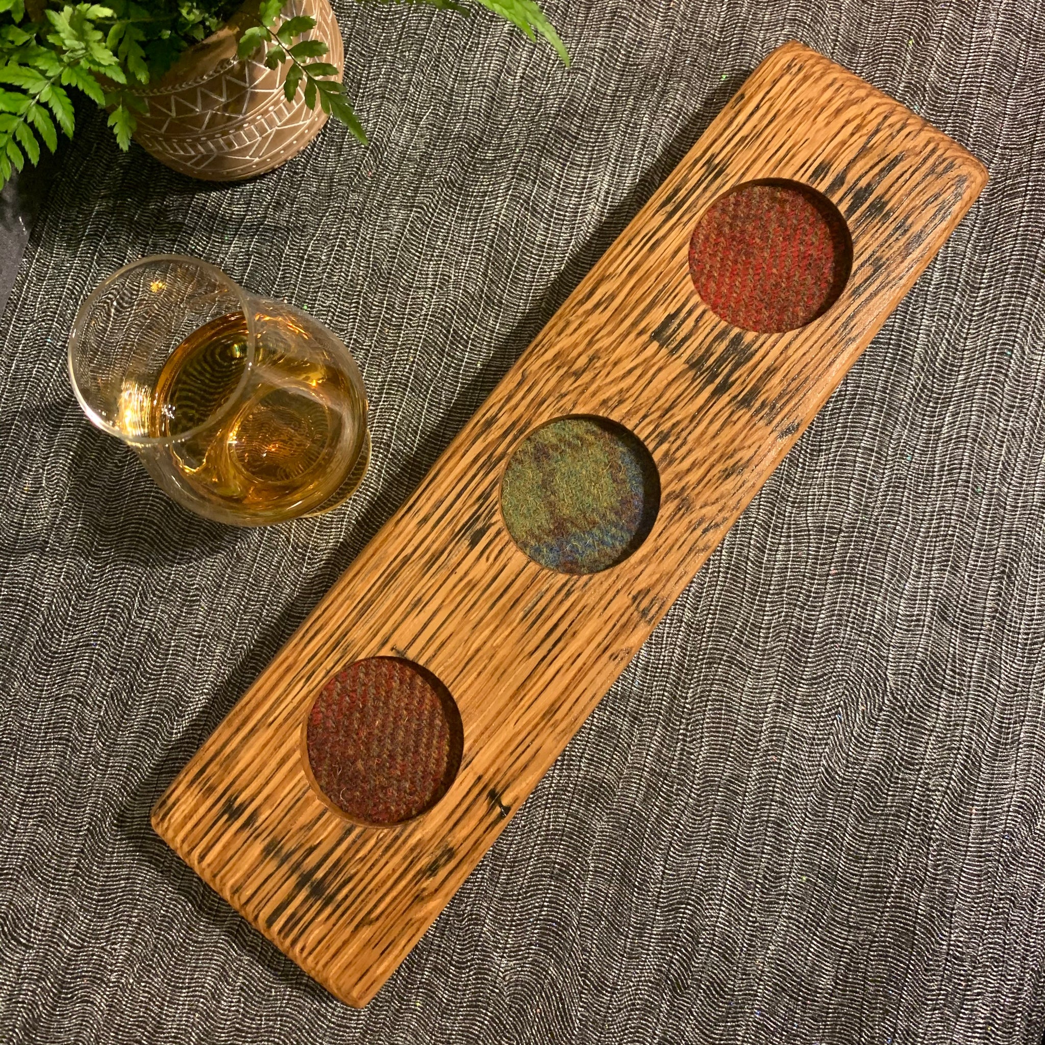 PICNIC TIME Lowlands Flight Tasting Kit - Set Regalo Whisky In Legno Di Acacia Con 4 Bicchieri Glencairn E Tavola Per Degustazione - Bar Portatile 45x9.5x4.7 Cm - 4